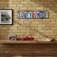 Vintage-Kennzeichenschild aus Blech mit der Aufschrift „Love You More“